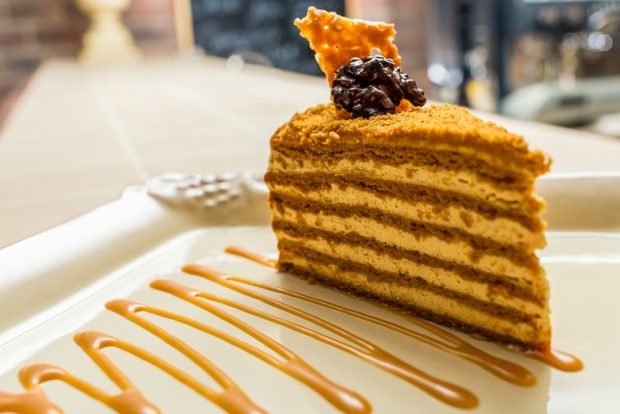ПП торт Медовик – простий і смачний рецепт, як приготувати покроково