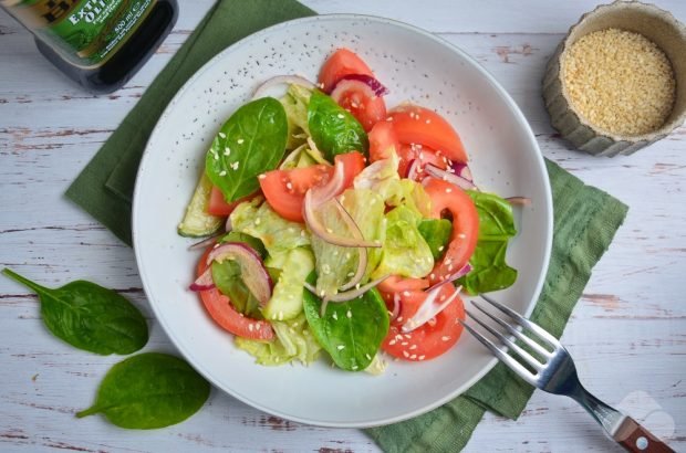 Зелений салат з огірками і фіолетовим цибулею – простий і смачний рецепт з фото (покроково)