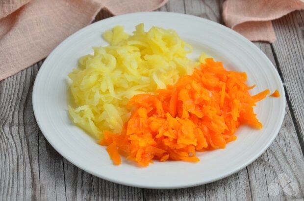 Селедка под шубой в рулетиках – фото приготовления рецепта, шаг 2