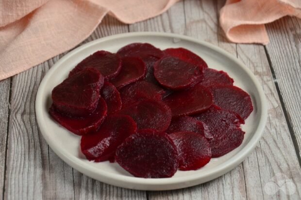 Селедка под шубой в рулетиках – фото приготовления рецепта, шаг 3