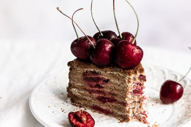 Пісний шоколадний торт з вишнею-простий і смачний рецепт, як приготувати покроково