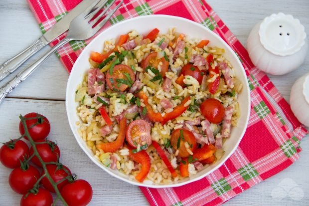 Салат з рисом і копченою ковбасою – простий і смачний рецепт з фото (покроково)