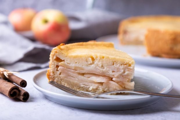 Сметанник з яблуками в духовці – простий і смачний рецепт, як приготувати покроково