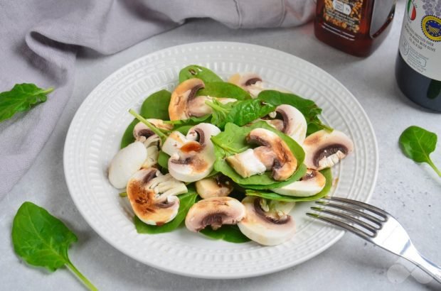 Салат зі шпинатом і грибами – простий і смачний рецепт з фото (покроково)
