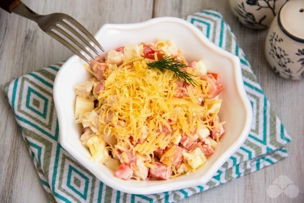 Салат з помідорами і копченою куркою – простий і смачний рецепт з фото (покроково)