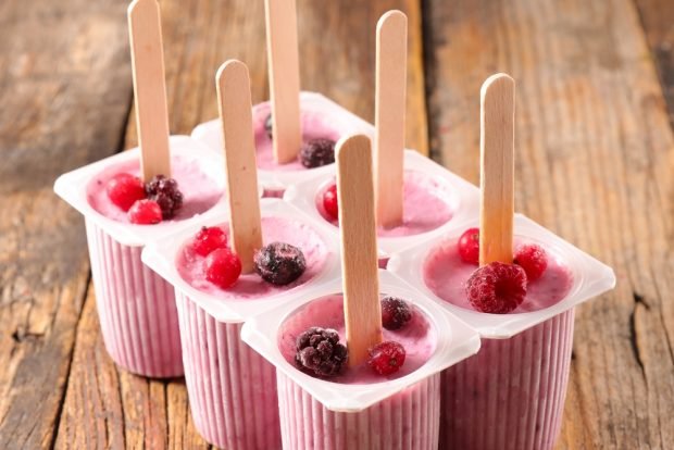 Ягідне морозиво з йогурту – простий і смачний рецепт, як приготувати покроково