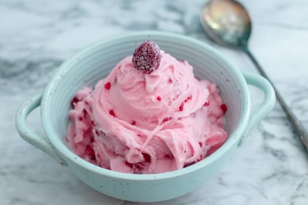 Малинове морозиво – простий і смачний рецепт, як приготувати покроково