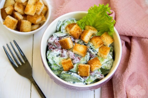 Свіжий салат з квасолею і сухариками – простий і смачний рецепт з фото (покроково)