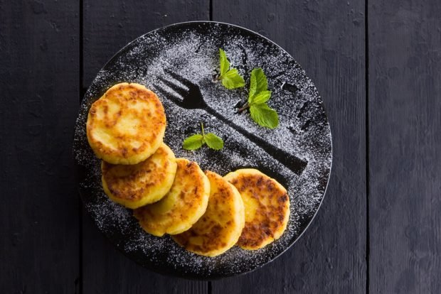 Сирники з бананом і сиром на сковороді – простий і смачний рецепт, як приготувати покроково