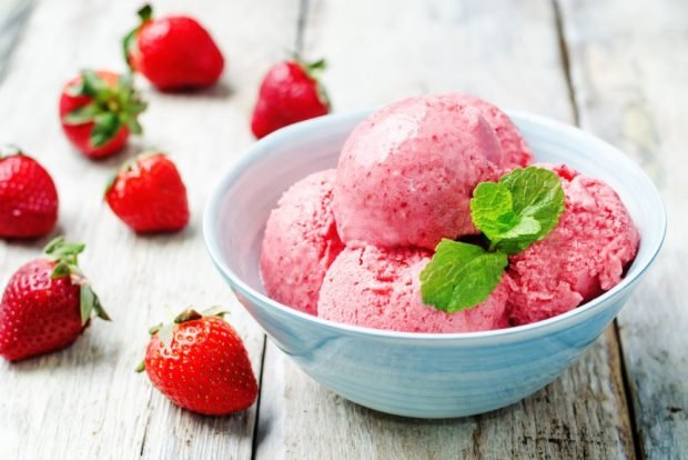 Полуничне морозиво в домашніх умовах – простий і смачний рецепт, як приготувати покроково