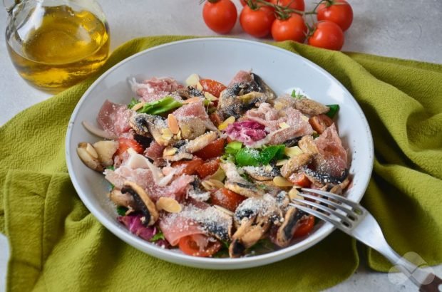 Салат з хамоном і грибами – простий і смачний рецепт з фото (покроково)