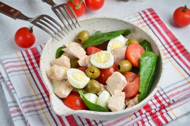 Салат з овочами, куркою і перепелиними яйцями – простий і смачний рецепт з фото (покроково)