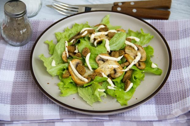 Вегетаріанський салат «Цезар» з грибами – простий і смачний рецепт з фото (покроково)