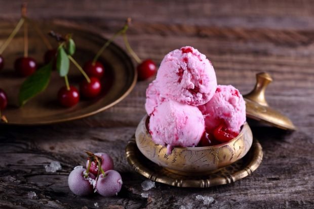 Вишневе морозиво – простий і смачний рецепт, як приготувати покроково