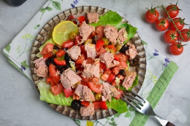 Італійський салат з тунцем, маслинами і оливками – простий і смачний рецепт з фото (покроково)
