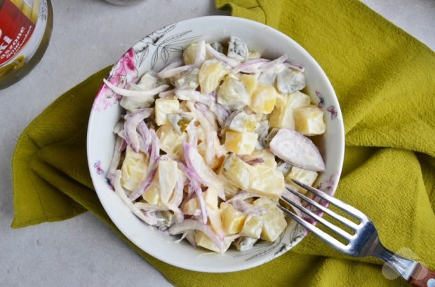 Салат з картоплею, солоними огірками і цибулею – простий і смачний рецепт з фото (покроково)