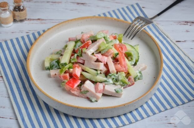 Салат зі свіжими овочами і шинкою – простий і смачний рецепт з фото (покроково)