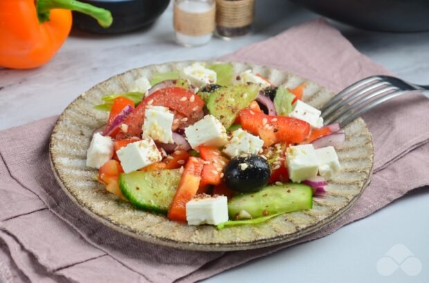 Грецький салат з фетою – простий і смачний рецепт з фото (покроково)