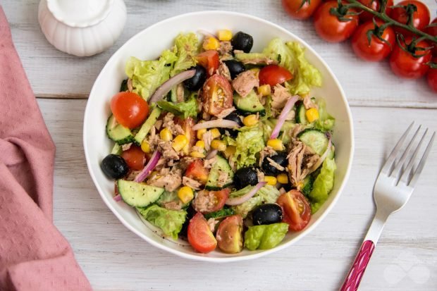 Салат з тунцем, овочами і кукурудзою-простий і смачний рецепт з фото (покроково)
