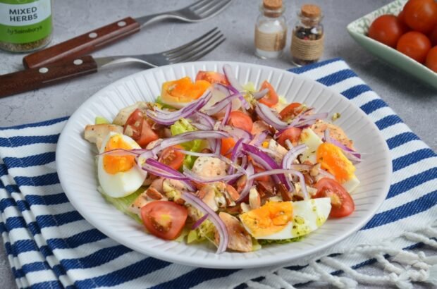 Салат з куркою, овочами і горіхами – простий і смачний рецепт з фото (покроково)