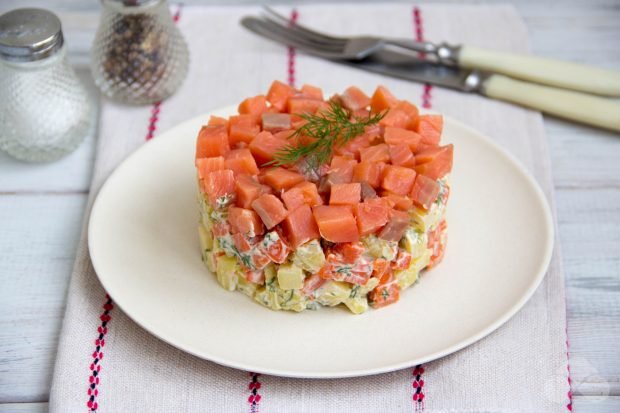 Салат з червоної риби, картоплі і моркви – простий і смачний рецепт з фото (покроково)
