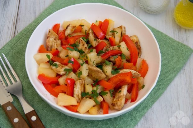 Салат з ананасами і болгарським перцем – простий і смачний рецепт з фото (покроково)