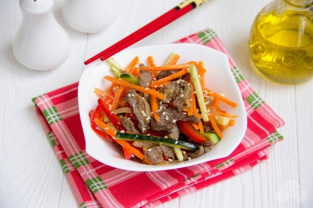 Корейський салат з яловичиною і овочами – простий і смачний рецепт з фото (покроково)