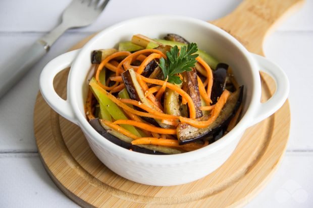 Салат зі смажених баклажанів і корейської моркви – простий і смачний рецепт з фото (покроково)