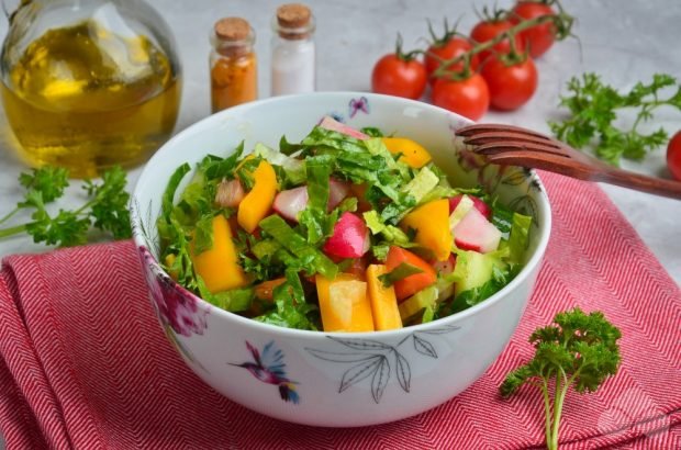 Салат з пекінської капусти і свіжих овочів – простий і смачний рецепт з фото (покроково)