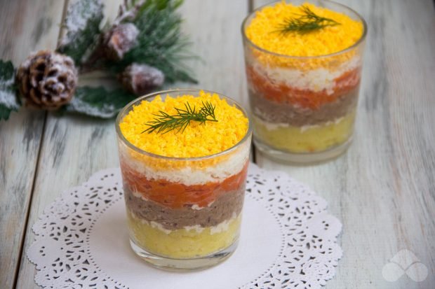 Листковий салат «Мімоза» в склянках – простий і смачний рецепт з фото (покроково)