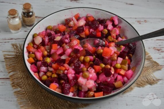 Необычный винегрет с жареным луком – фото приготовления рецепта, шаг 5