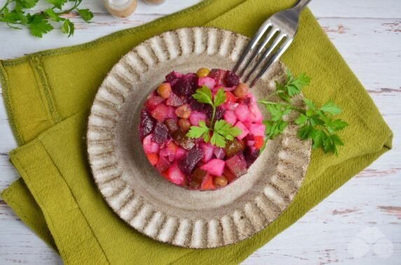 Необычный винегрет с жареным луком – фото приготовления рецепта, шаг 6