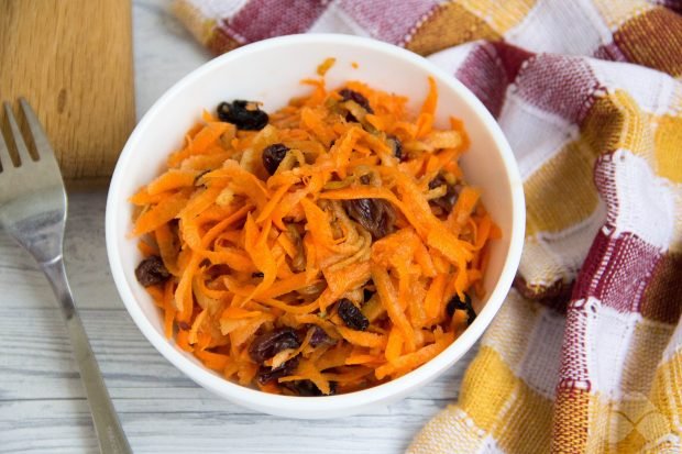 Салат з моркви, яблук і родзинок – простий і смачний рецепт з фото (покроково)