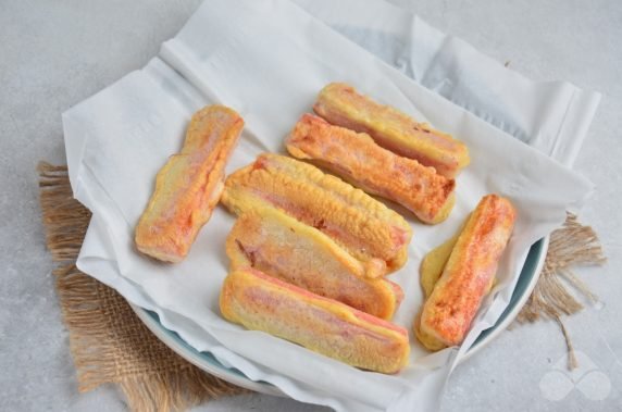 Жареные крабовые палочки в кляре – фото приготовления рецепта, шаг 5