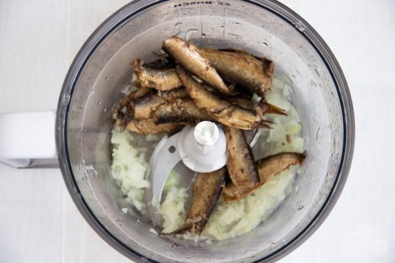 Шпротный паштет – фото приготовления рецепта, шаг 2