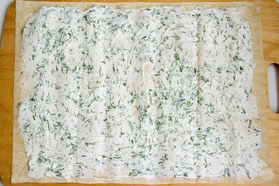 Рулет из лаваша с консервированной рыбой – фото приготовления рецепта, шаг 2