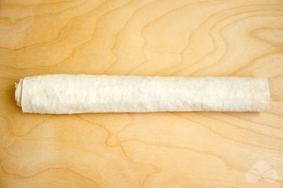 Рулет из лаваша с консервированной рыбой – фото приготовления рецепта, шаг 3