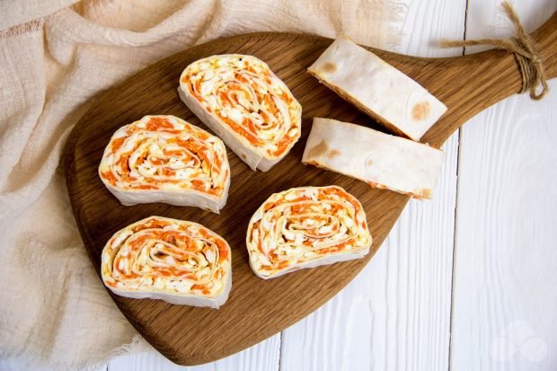 Рулет з лаваша з морквою і яйцями – простий і смачний рецепт з фото (покроково)