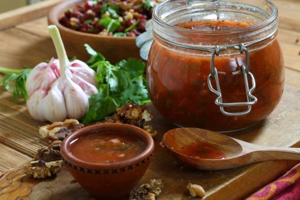 Ткемалі з горіхами – простий і смачний рецепт, як приготувати покроково