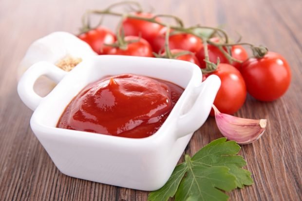 Кетчуп з часником – простий і смачний рецепт, як приготувати покроково