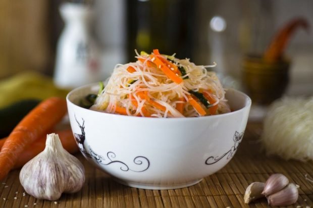 Салат з фунчозою, морською капустою і морквою – простий і смачний рецепт, як приготувати покроково