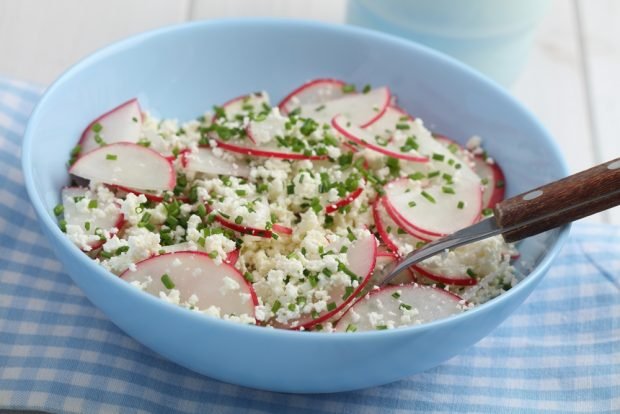 Салат з редискою і сиром – простий і смачний рецепт, як приготувати покроково