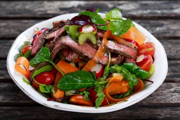 Салат з яловичиною і морквою – простий і смачний рецепт, як приготувати покроково