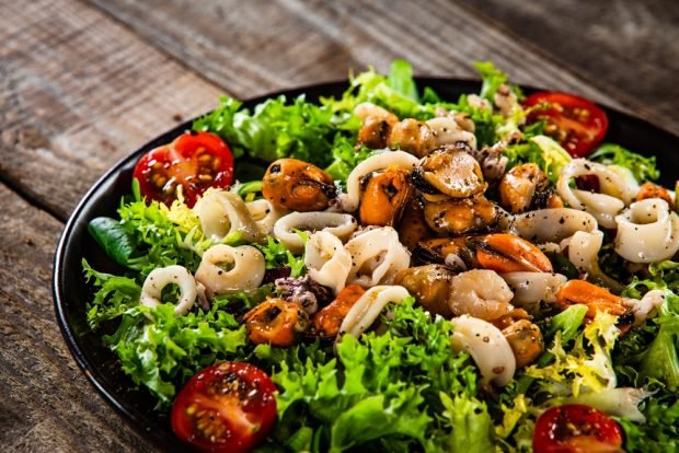 Морський салат з латуком – простий і смачний рецепт, як приготувати покроково