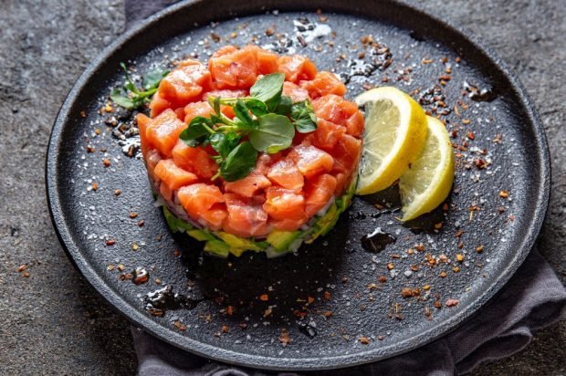Листковий салат з авокадо і червоною рибою – простий і смачний рецепт, як приготувати покроково