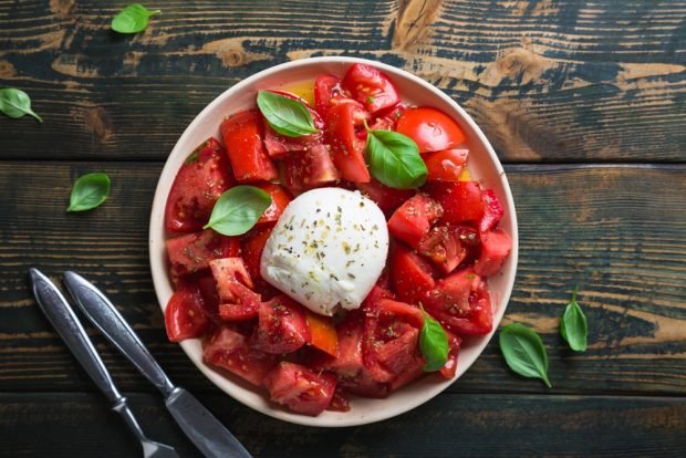 Італійський салат з помідорів – простий і смачний рецепт, як приготувати покроково