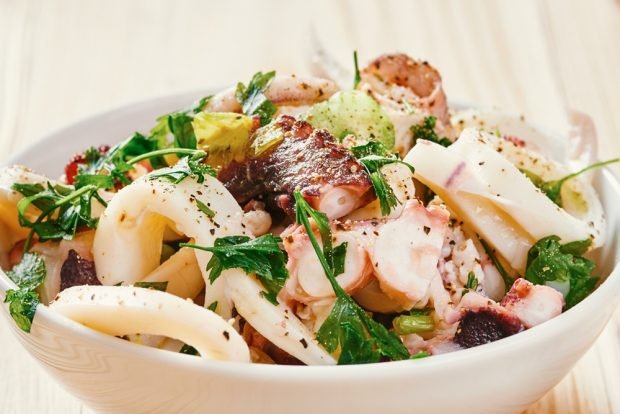 Морський салат із зеленню – простий і смачний рецепт, як приготувати покроково