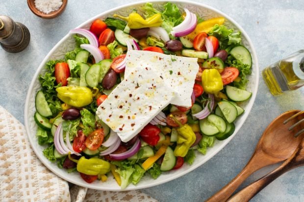 Грецький салат з маринованим перцем-простий і смачний рецепт, як приготувати покроково