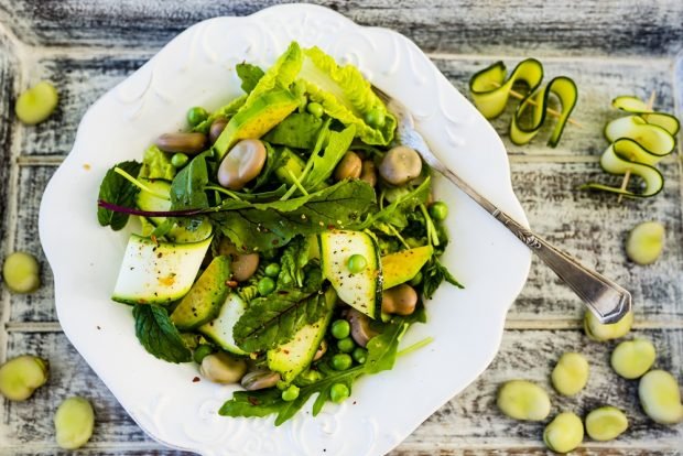 Салат з горошком, зеленими бобами і цукіні – простий і смачний рецепт, як приготувати покроково