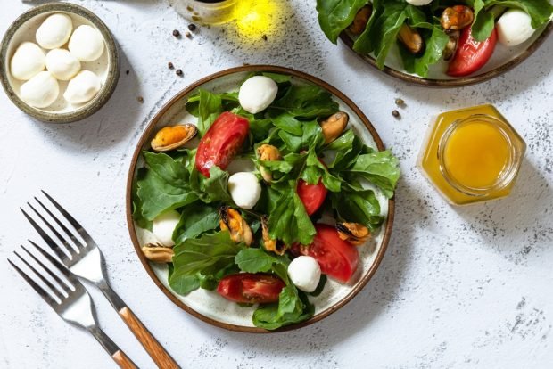Італійський салат з мідіями – простий і смачний рецепт, як приготувати покроково